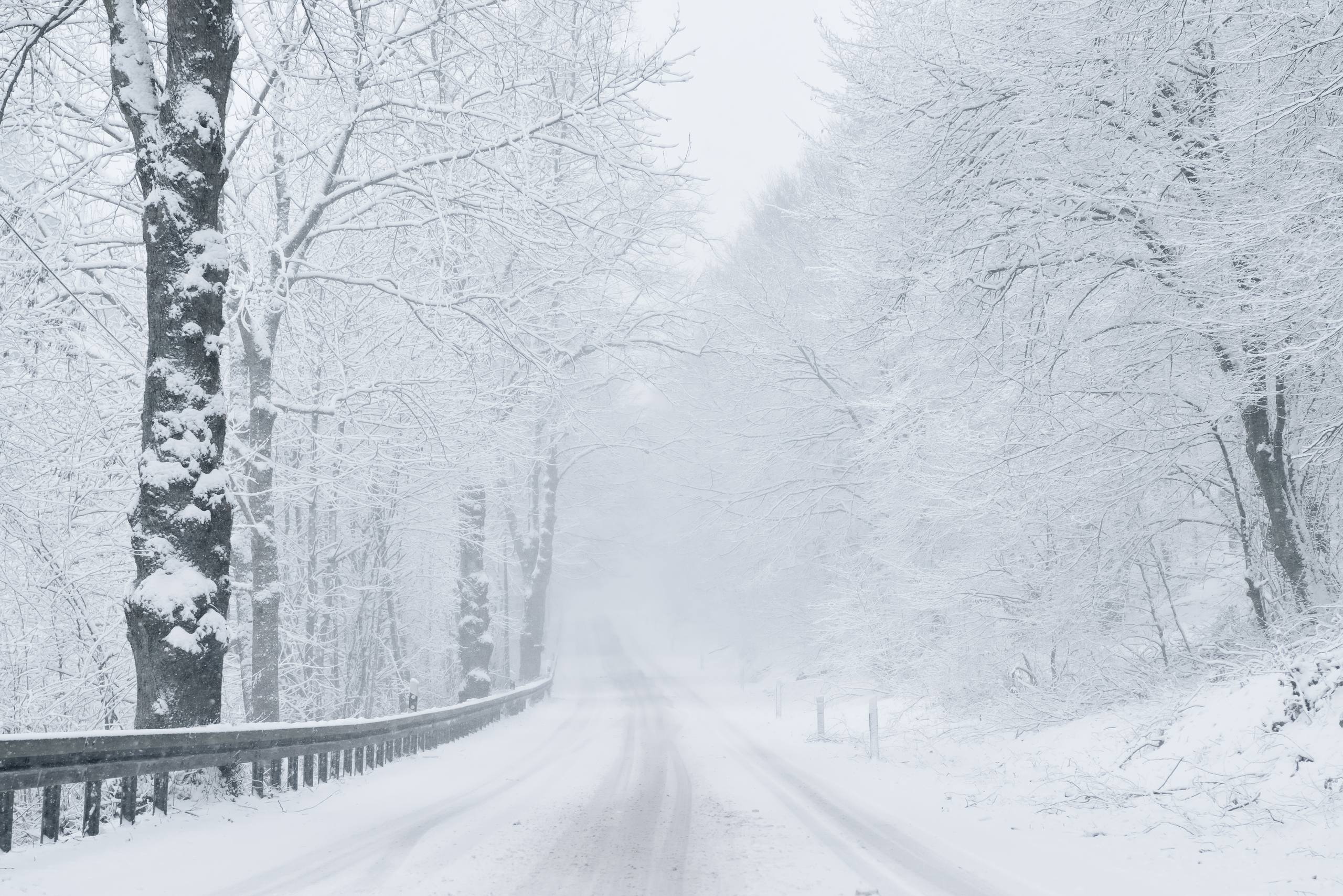 人物爬雪山的壁纸高清图壁纸预览