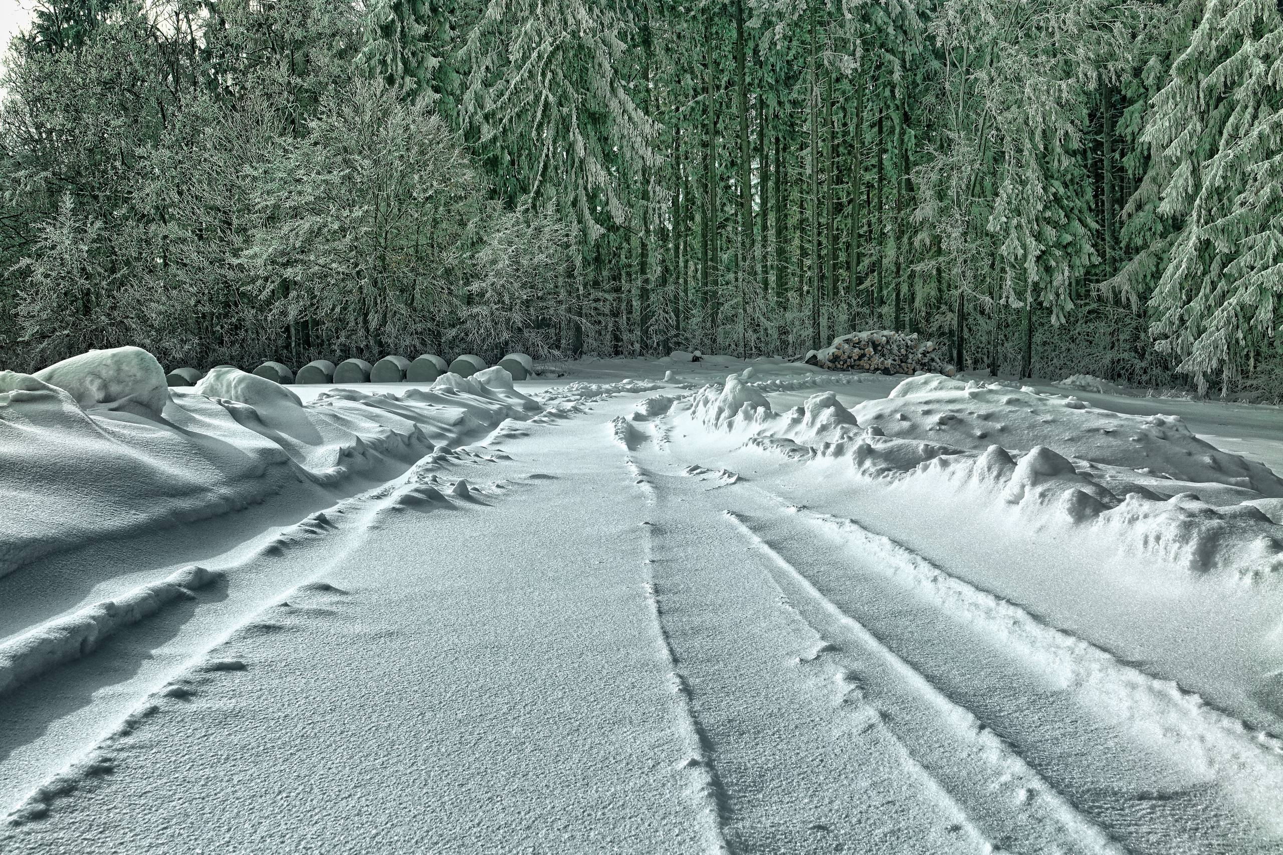 绿色壁纸大自然雪山壁纸预览