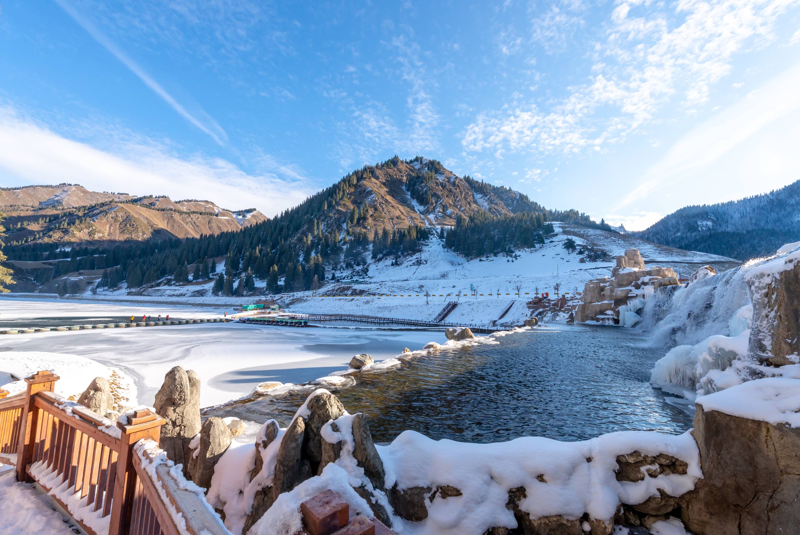 雪山和马壁纸壁纸预览