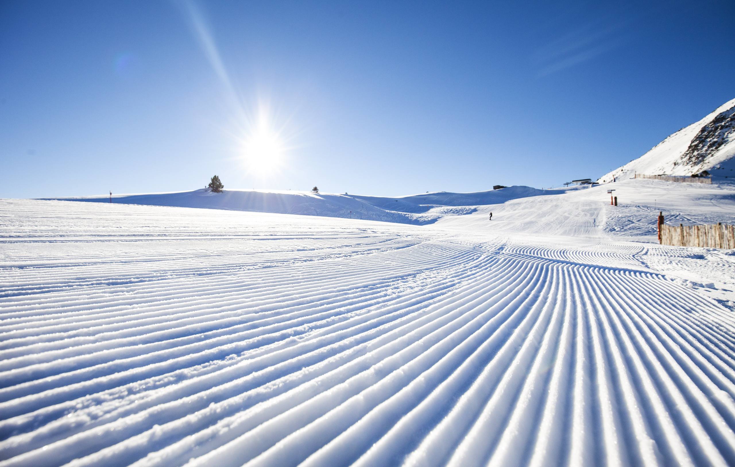 雪山壁纸灰色系可爱动漫壁纸预览