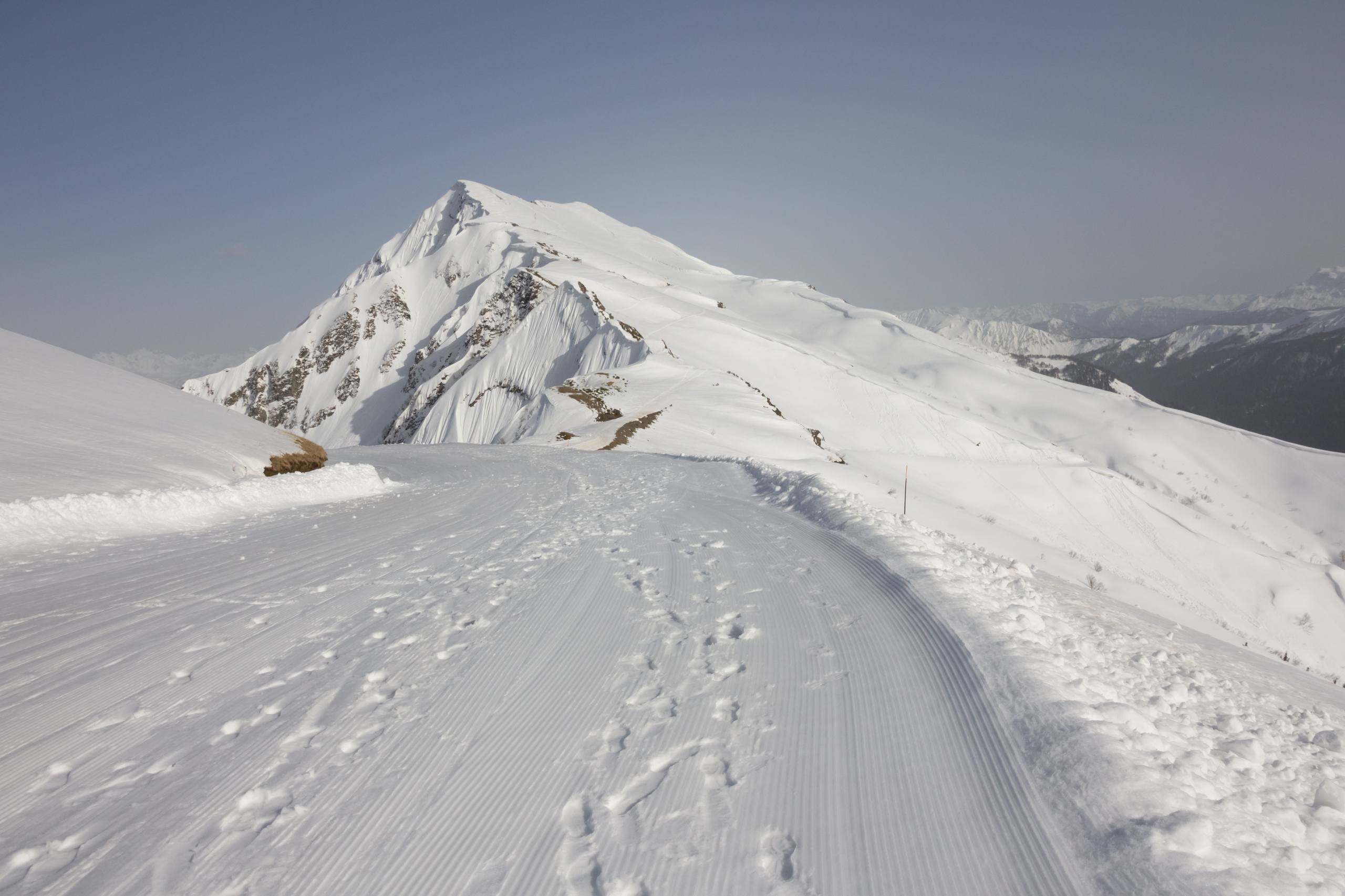 霁雪山壁纸简约治愈可爱壁纸预览