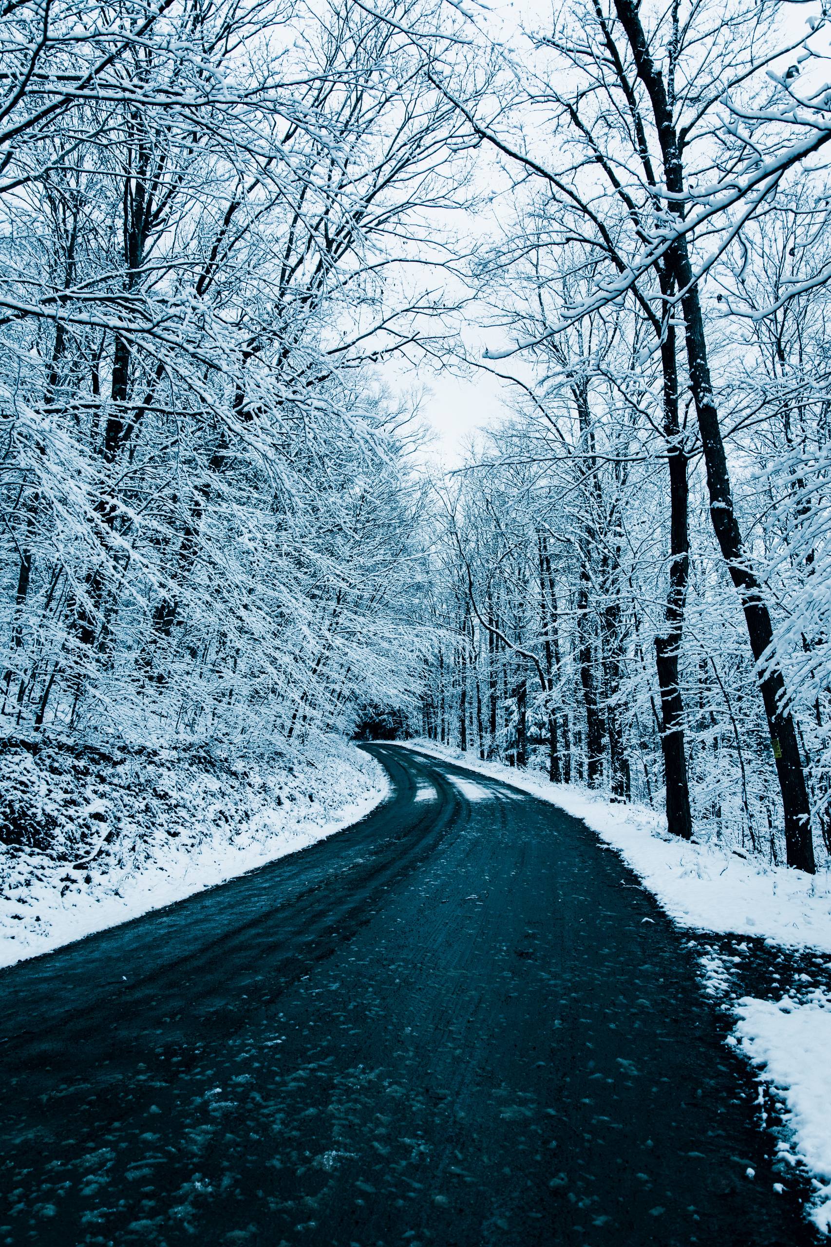 黑白暗色系雪山壁纸壁纸预览